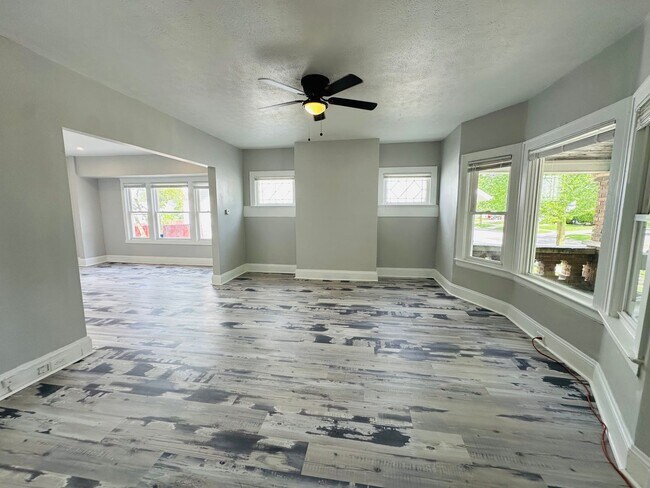 Building Photo - 4014 Cypress Ave