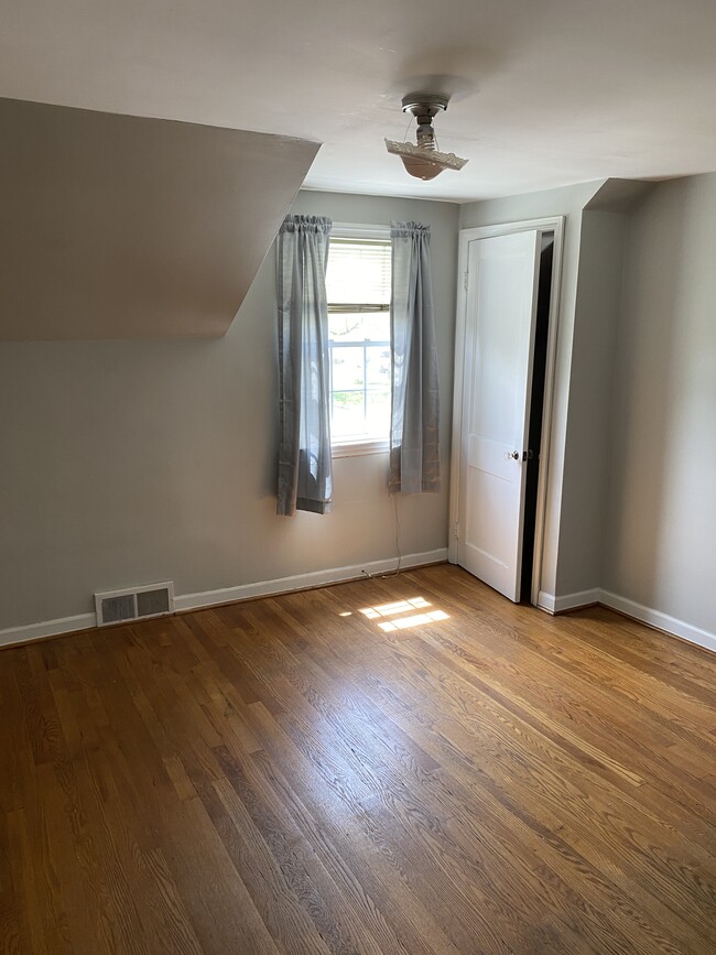 Bedroom - 1424 Sophia Ave