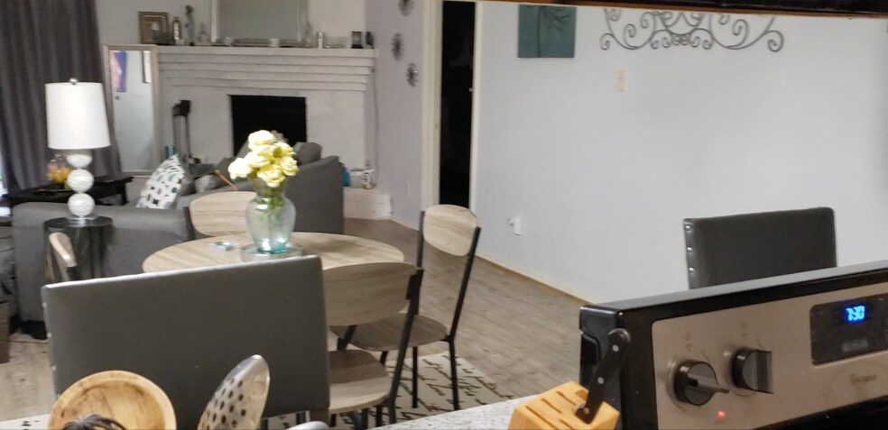 Building Photo - 1717 Dynasty Dr