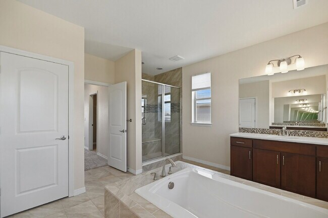 Building Photo - $4,340.95, 5 Beds - 3.5 Bath, Single Family Home in Broomfield with Pool Access!