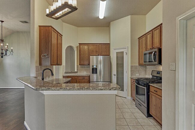 Building Photo - 8007 N Tarrytown Crossing Dr