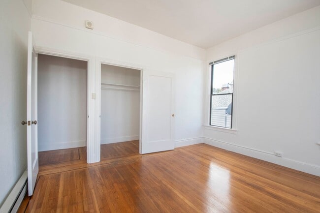 Building Photo - Union Street - Spacious & Bright Top Floor, Corner Unit