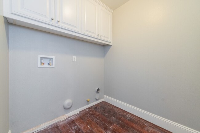 Building Photo - 3BD/2.5BA/2Garage Two Story upgraded End Unit Condo Woodbury Irvine $4800