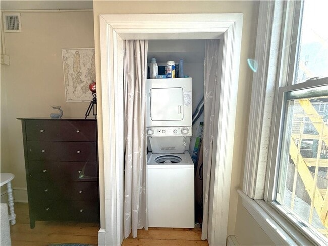 Building Photo - 3 Howard St