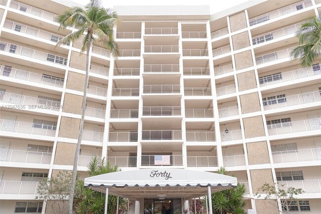 Building Photo - 3051 N Course Dr