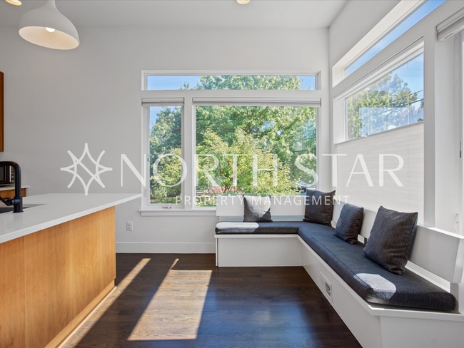 Building Photo - Contemporary Stunner in North East Portland