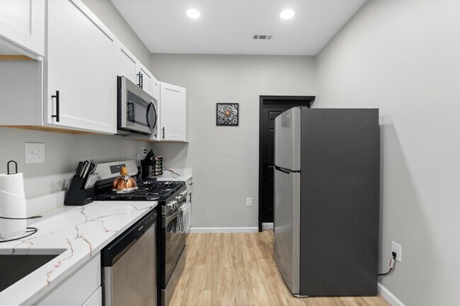 Building Photo - 3022 Auchentoroly Terrace