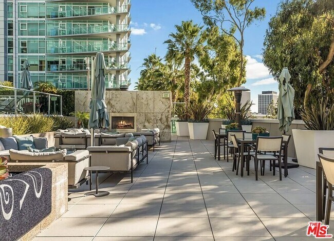 Building Photo - 13650 Marina Pointe Dr