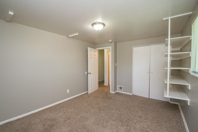 Building Photo - 3375 Moorhead Ave