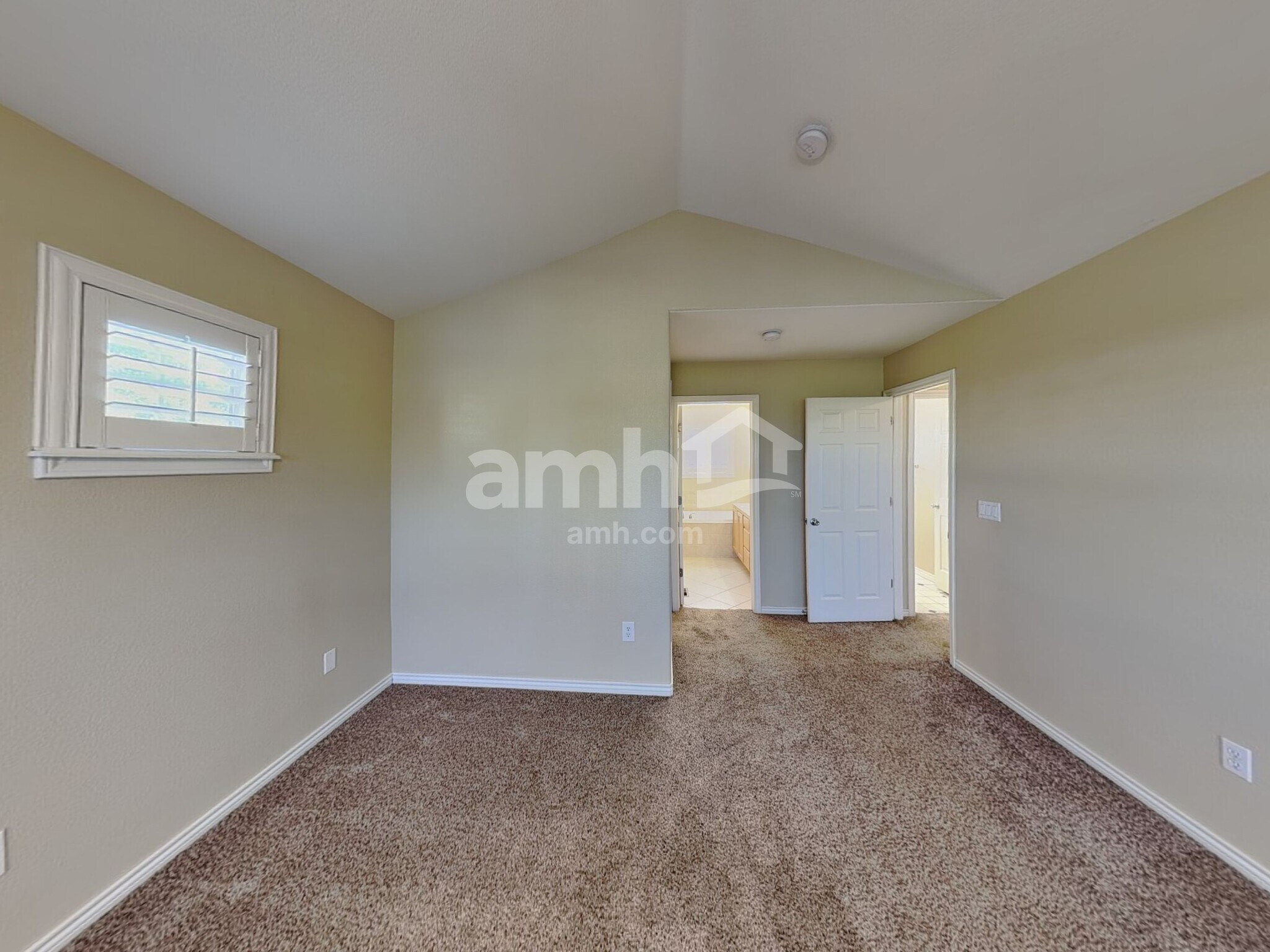 Building Photo - 439 Longspur Dr