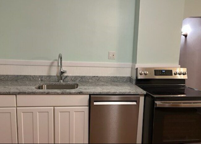 Building Photo - 61 Hirschfield Dr