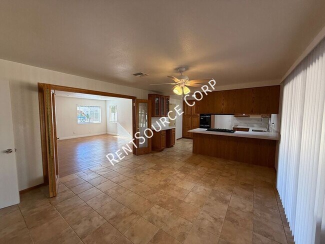 Building Photo - 4827 W Ave L 6