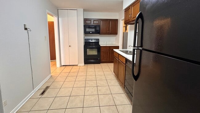 Building Photo - 835 Judson Ave