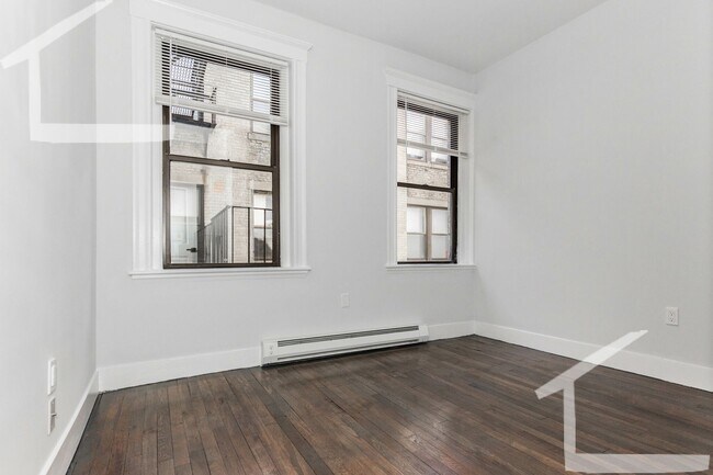 Building Photo - Avl 6/1- Renovated 2BR on Park Drive w/d in unit!