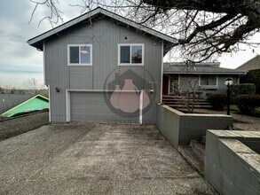 Building Photo - Winter Move in Special* $700 Off First Full Months Rent***