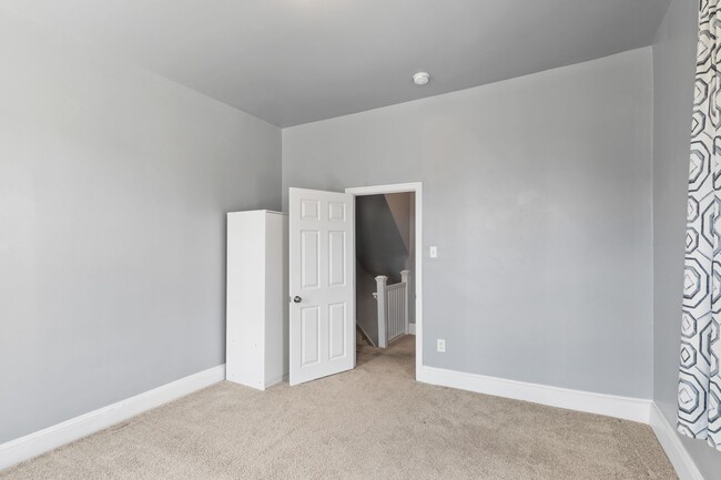 Building Photo - Beautiful 3BR 2.5 BA Townhouse in Downtown...