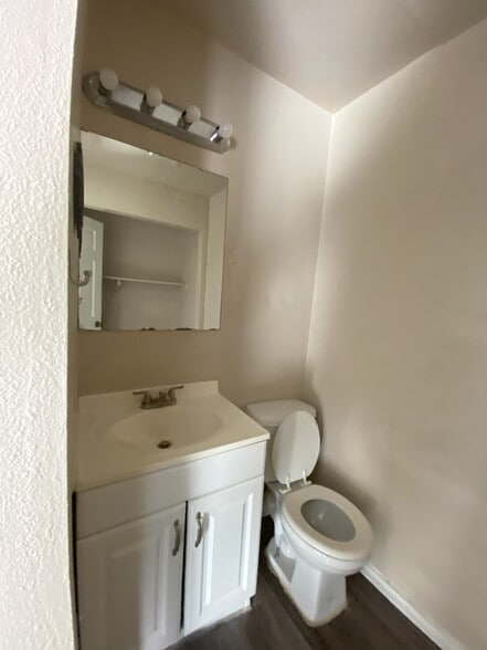 Building Photo - 10657 Starcrest Dr