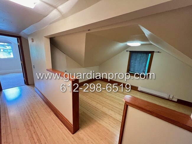 Building Photo - Mac Groveland House Available August 1, Fu...