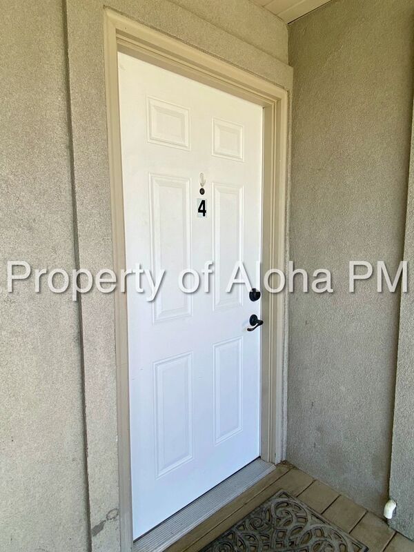 Building Photo - 1053 W Pine Ave