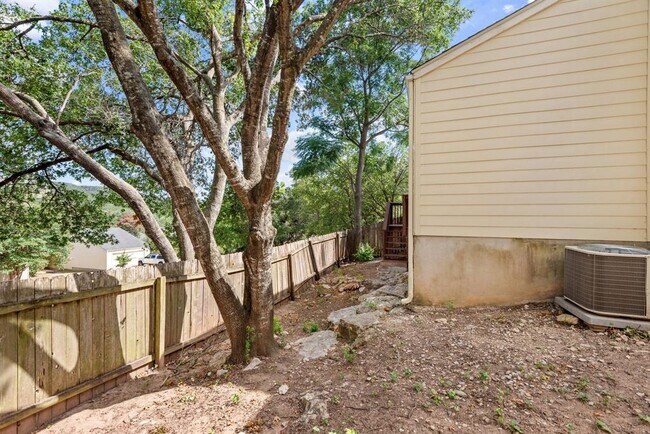 Building Photo - 307 Cuernavaca Dr N