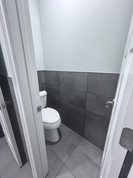 Master Bath - 13 Chester St