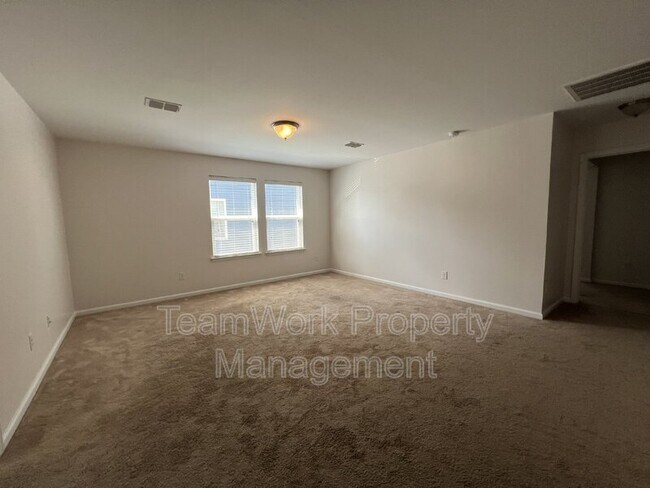 Building Photo - 162 Basket Grass Ln