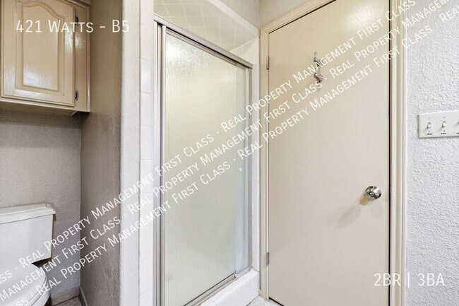 Building Photo - 421 Watts-B5