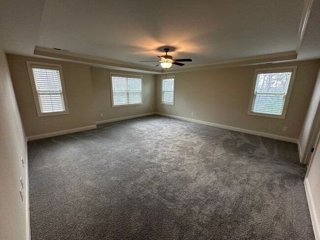 Building Photo - Recently updated 4 Bedroom 2.5 Bath