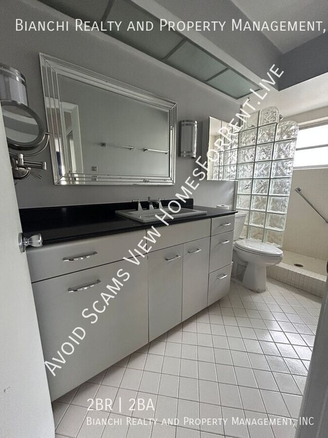 Building Photo - 1657 S Lake Ave