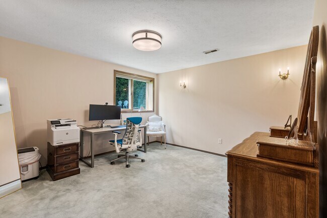 Building Photo - 602 W Bradford Ct