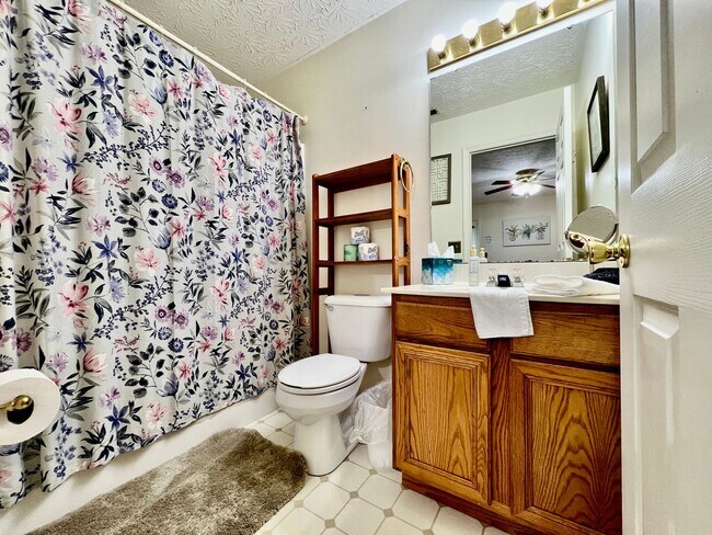 Building Photo - Fully furnished rental home for Corporate housing or insurance stays