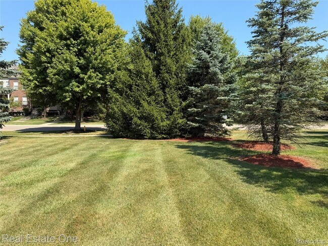 Building Photo - 523 Brookfield Dr