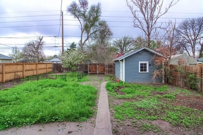 Building Photo - Charming 3 bedroom House in the heart of E...
