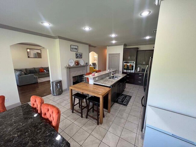 Building Photo - 18063 River Landing Dr