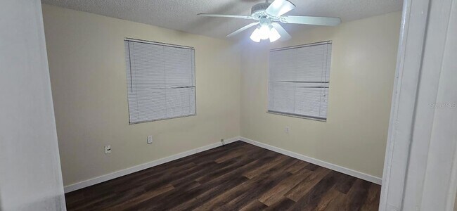 Building Photo - 401 Skylark Ln NW