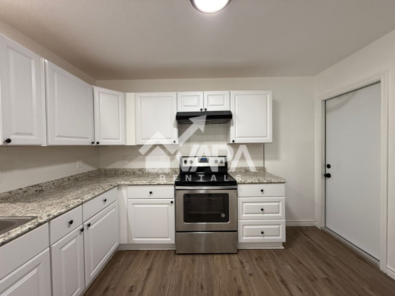 Building Photo - 206 Covina Ave
