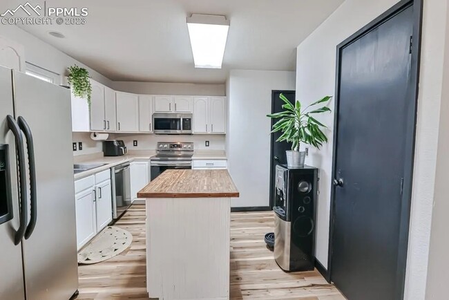 Building Photo - 11360 Justamere Dr