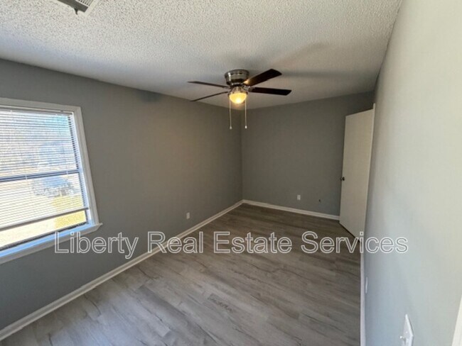 Building Photo - 910 Berkshire Ter