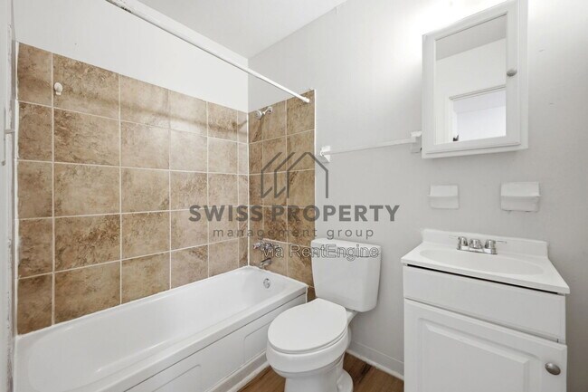 Building Photo - 544 Riverview Dr