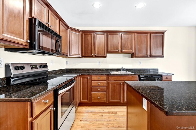 Building Photo - 17 Harbor Pointe Dr