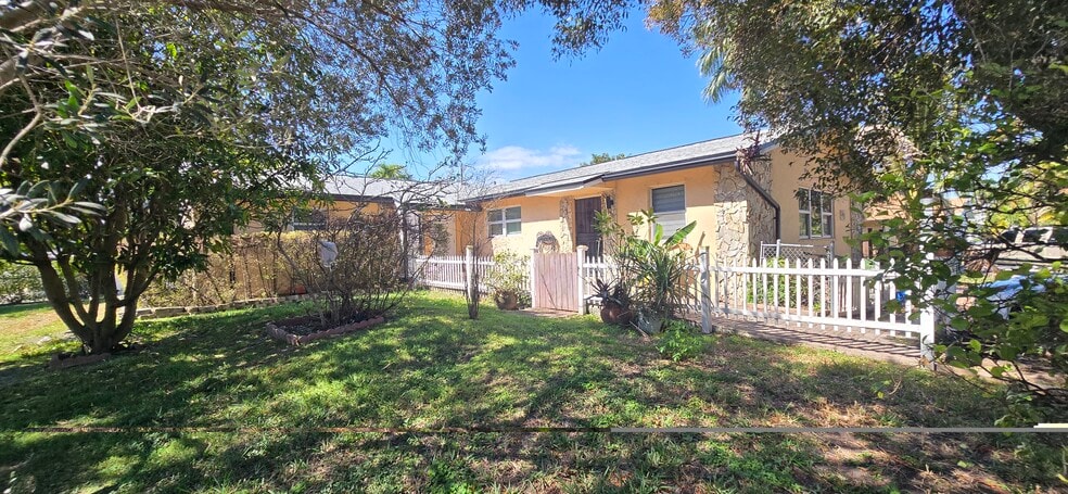 Building Photo - 201 NE 2nd Ave