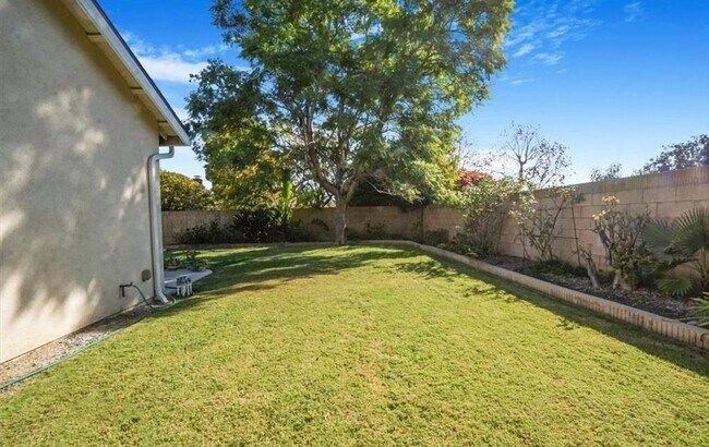 Building Photo - 24121 El Tiradore Cir