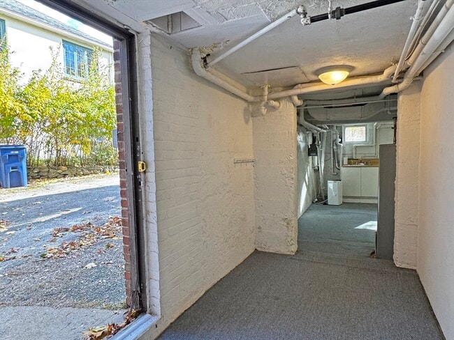 Building Photo - 280 Quinobequin Rd