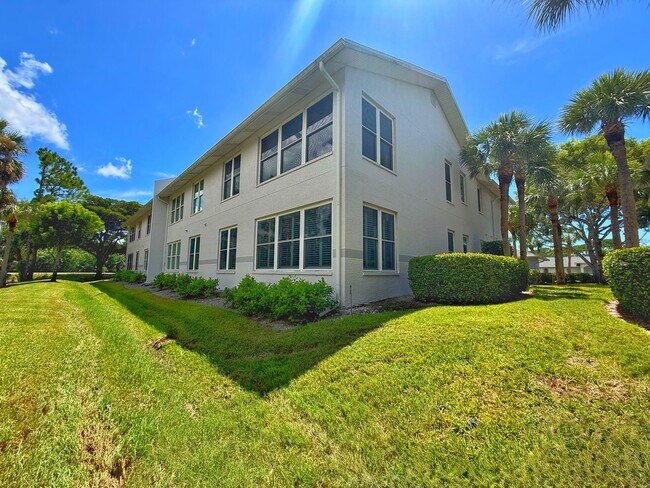 Building Photo - 1310 Charleston Square Dr