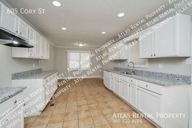 Building Photo - 605 Cory St