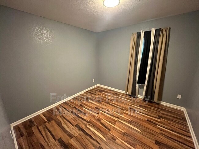 Building Photo - 3441 Piney Woods Ave