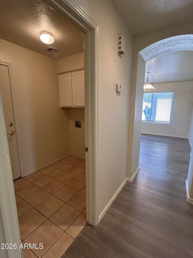 Building Photo - 51 N Del Pueblo Pl