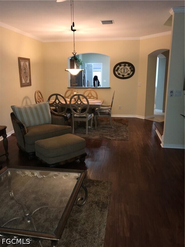 Building Photo - 9600 Roundstone Cir