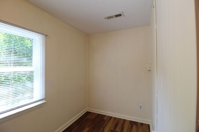 Building Photo - Downtown home for rent