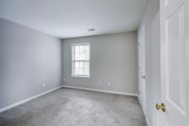 Building Photo - Single-family home in Kennesaw, GA near KSU, Town Center and Woodstock.